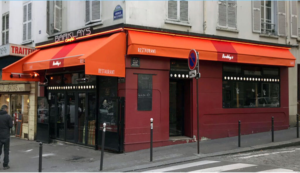 Stores corbeille et lambrequins lumineux du restaurant Berklay's à Paris